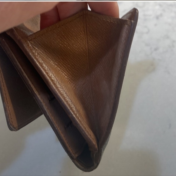 Louis Vuitton Classic Monogrsm Design - Picture 8 of 9